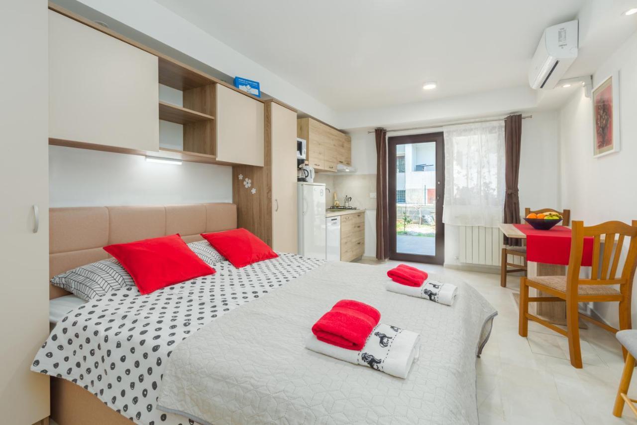 Alex Deluxe Apartments On Beach Porec Luaran gambar