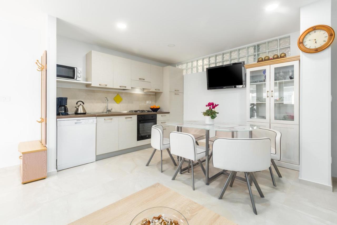 Alex Deluxe Apartments On Beach Porec Luaran gambar